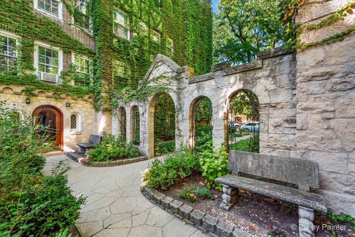 2335 W Farwell Avenue Unit: 3N