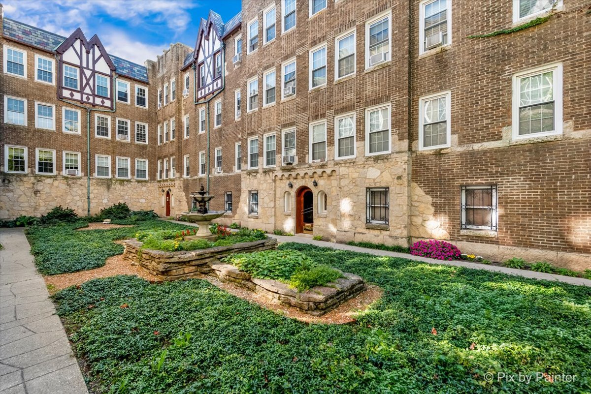 2335 W Farwell Avenue Unit: 3N