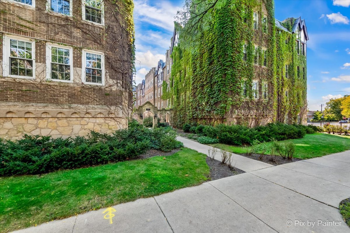 2335 W Farwell Avenue Unit: 3N