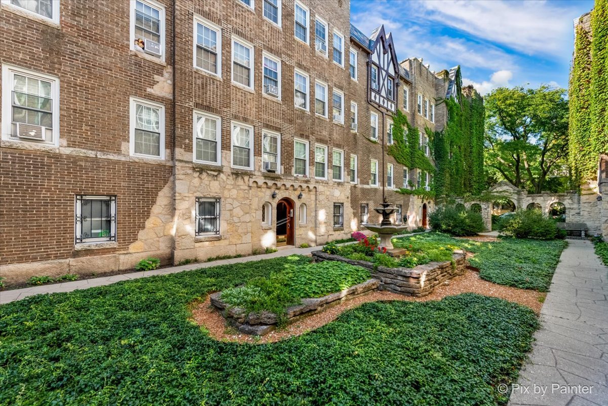 2335 W Farwell Avenue Unit: 3N
