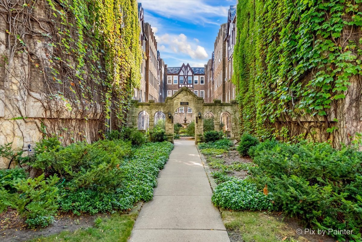 2335 W Farwell Avenue Unit: 3N