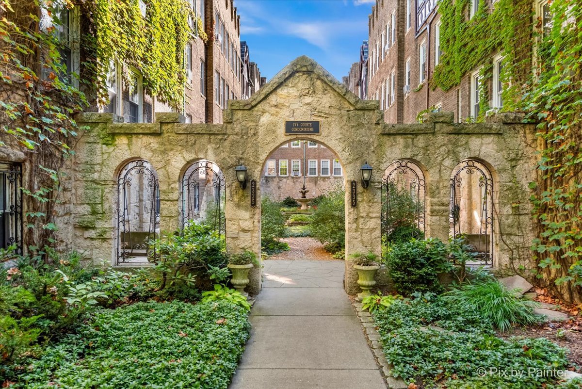 2335 W Farwell Avenue Unit: 3N