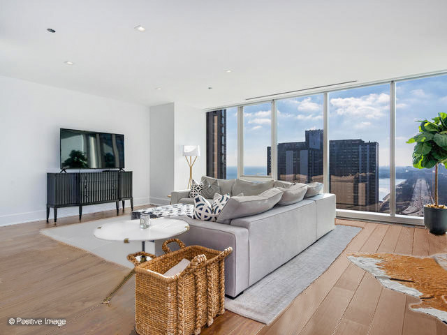 363 E Wacker Drive Unit: 2003