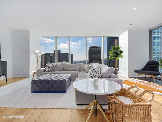 363 E Wacker Drive Unit: 2003