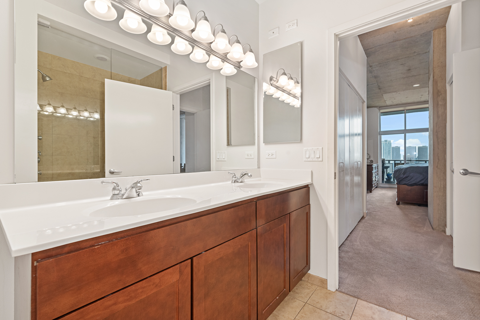 700 N LARRABEE Street Unit: 1813