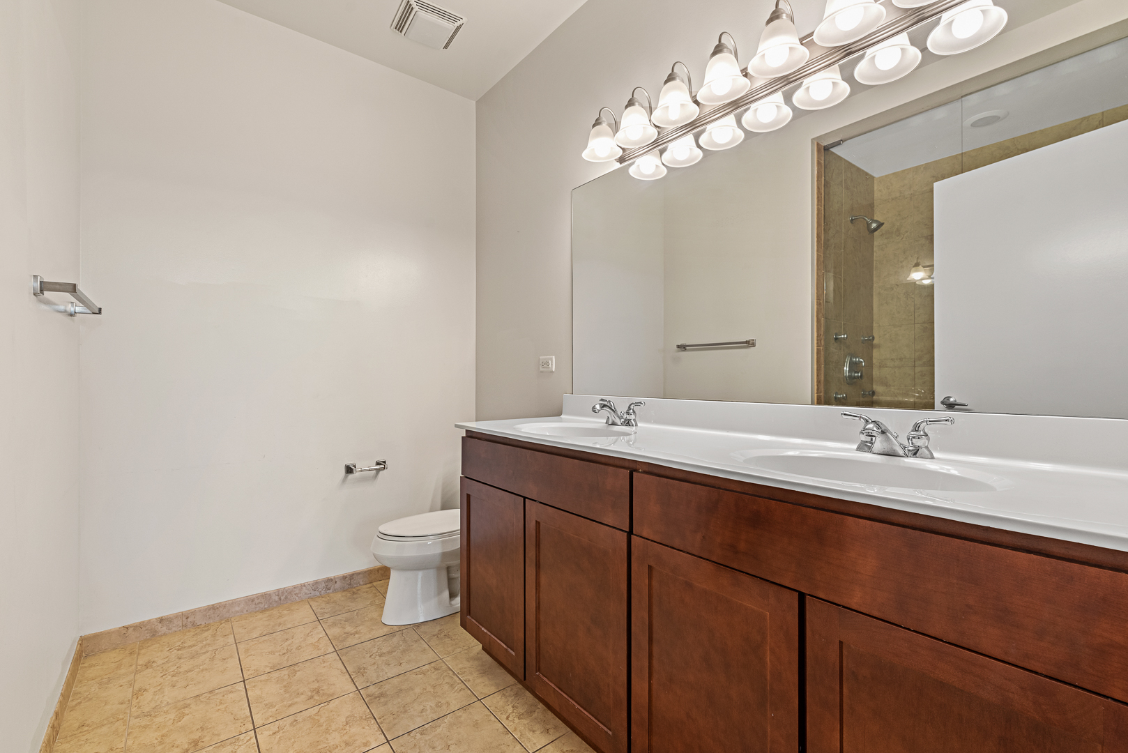 700 N LARRABEE Street Unit: 1813