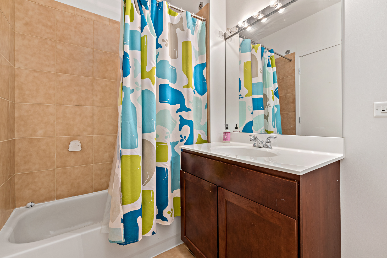 700 N LARRABEE Street Unit: 1813