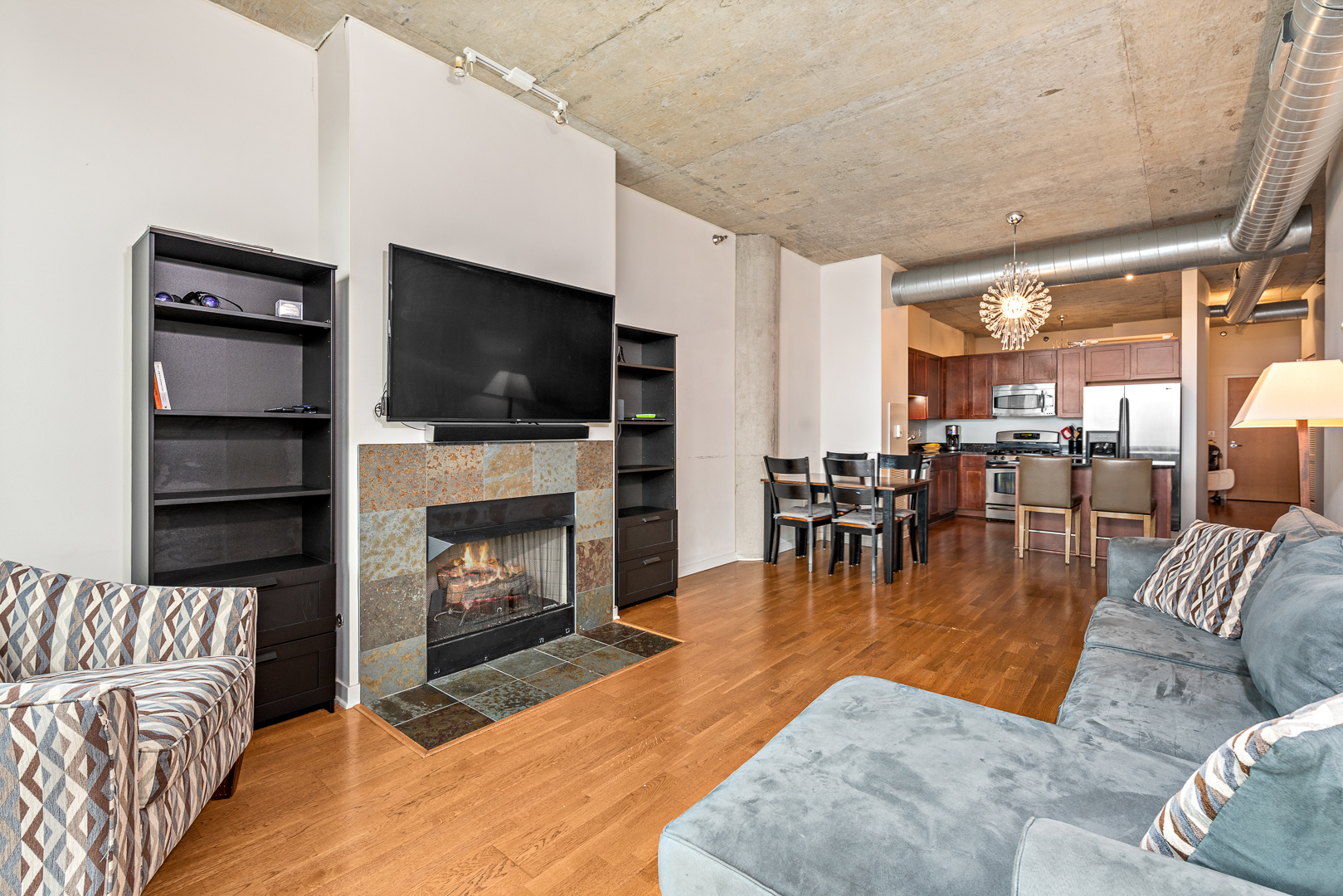 700 N LARRABEE Street Unit: 1813