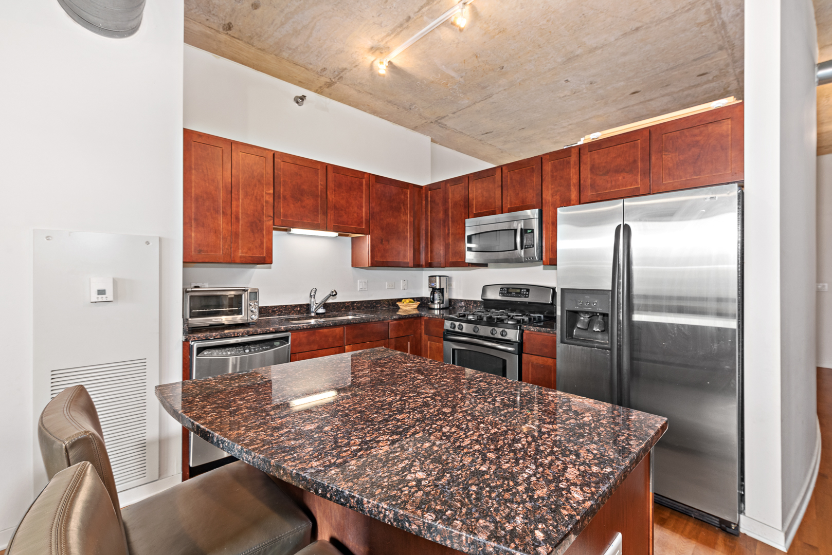 700 N LARRABEE Street Unit: 1813