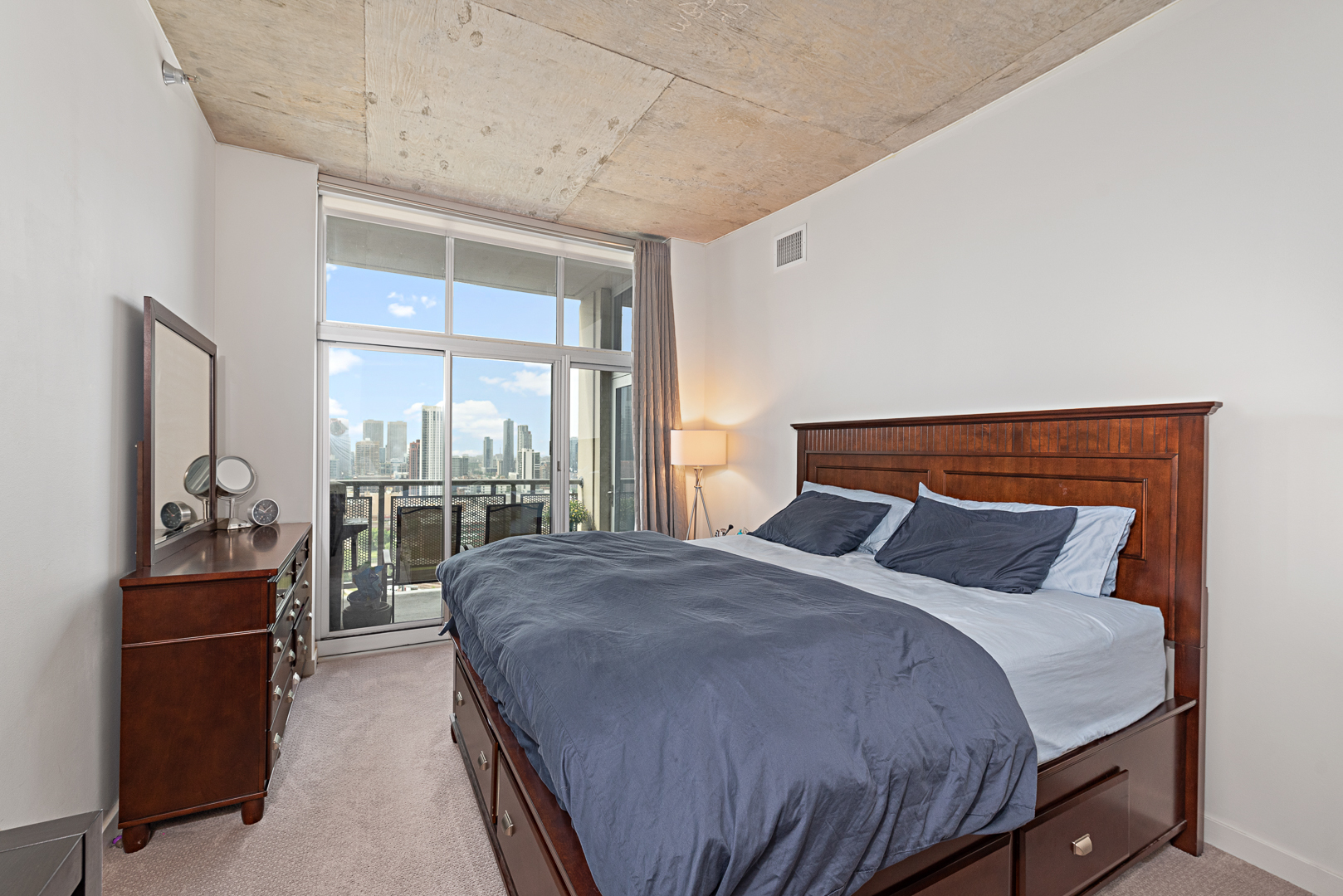 700 N LARRABEE Street Unit: 1813