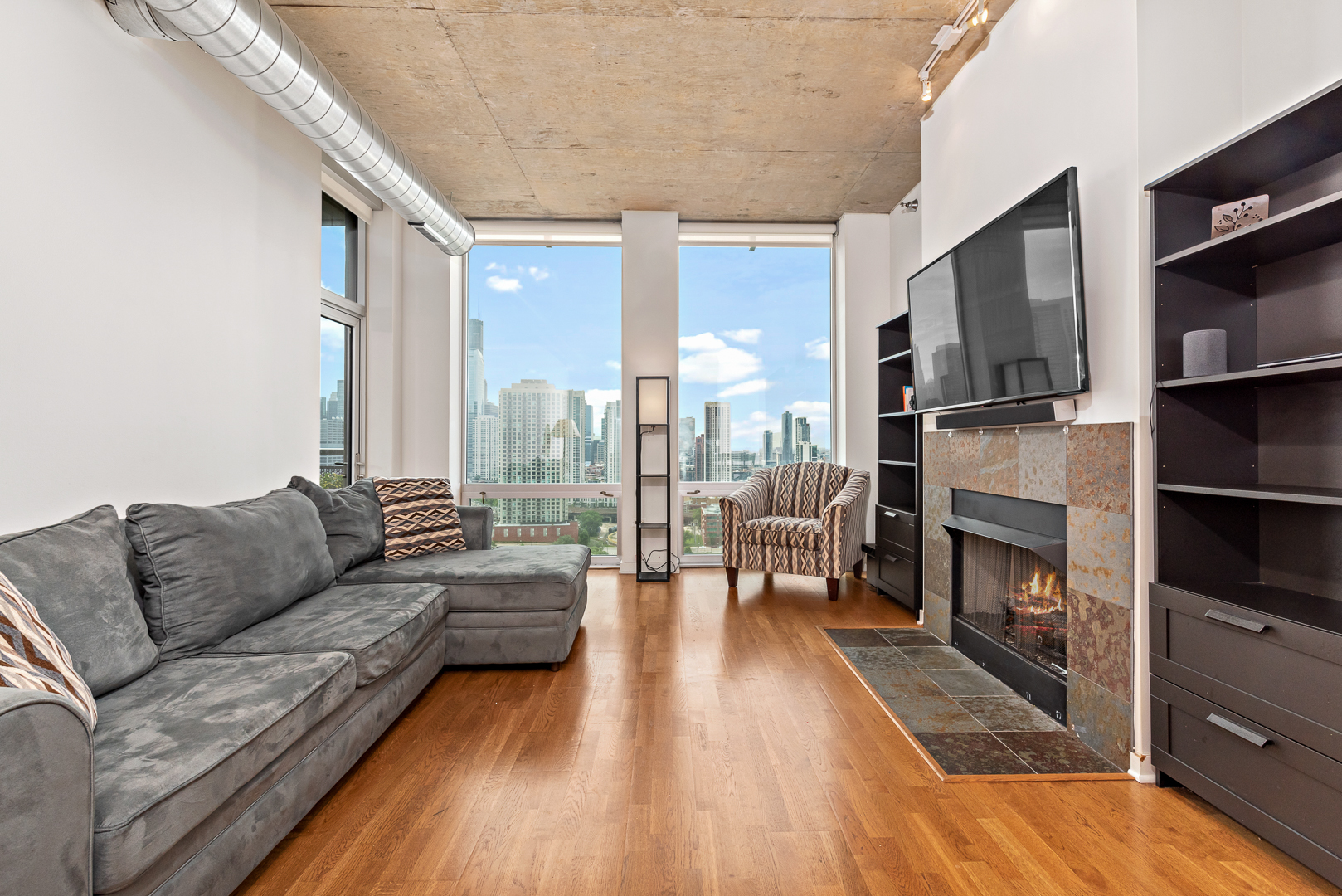 700 N LARRABEE Street Unit: 1813