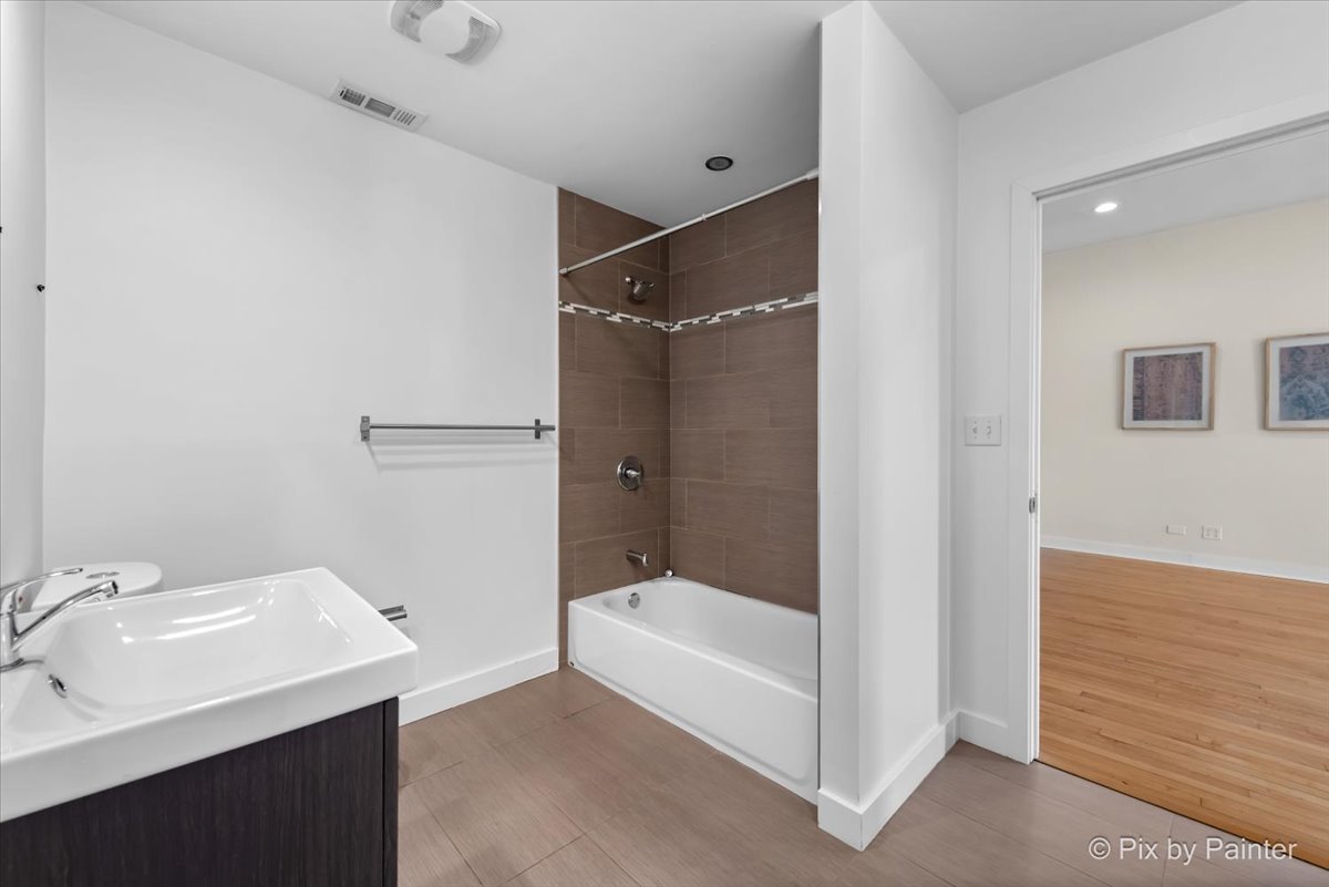 1637 N Ashland Avenue Unit: 2