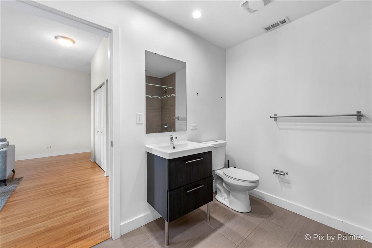 1637 N Ashland Avenue Unit: 2