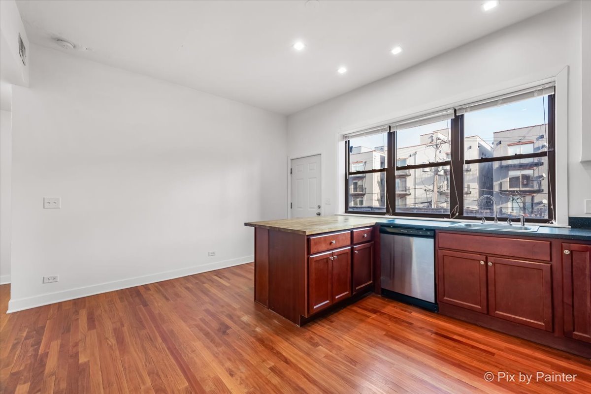 1637 N Ashland Avenue Unit: 2