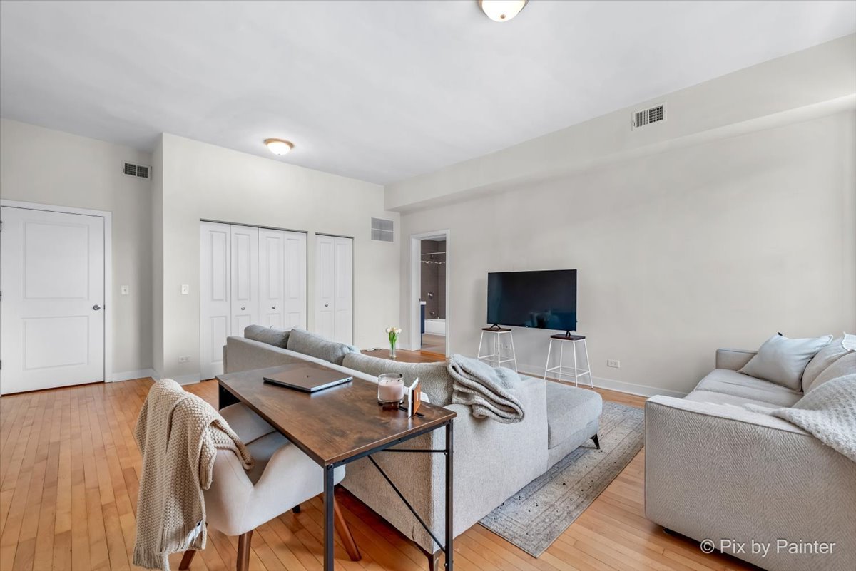 1637 N Ashland Avenue Unit: 2