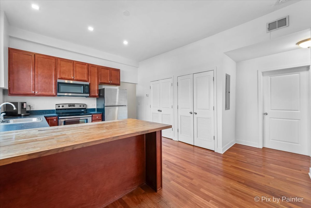 1637 N Ashland Avenue Unit: 2