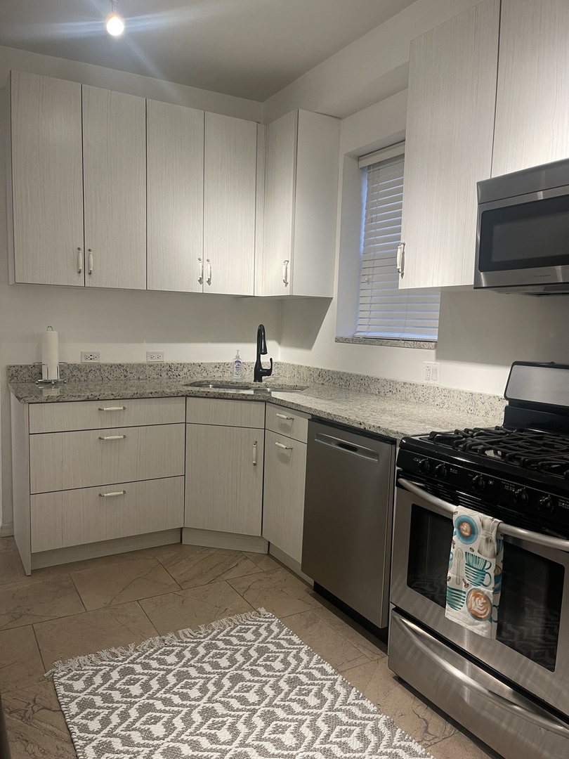 2329 W Huron Street Unit: 1B