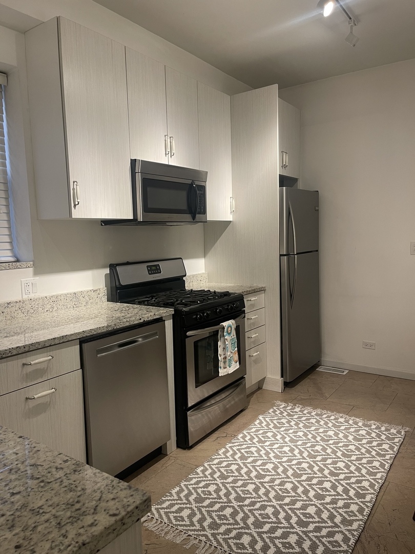 2329 W Huron Street Unit: 1B