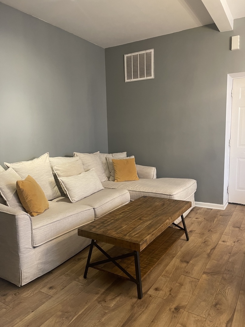 2329 W Huron Street Unit: 1B
