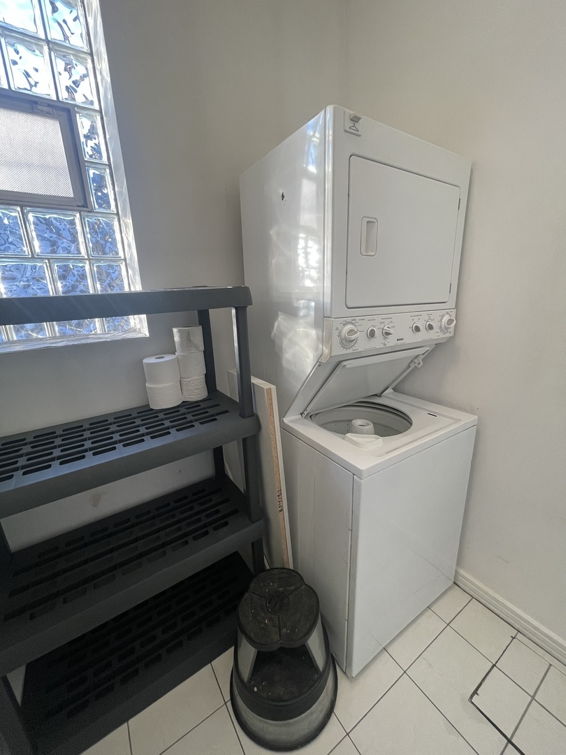 2329 W Huron Street Unit: 1B