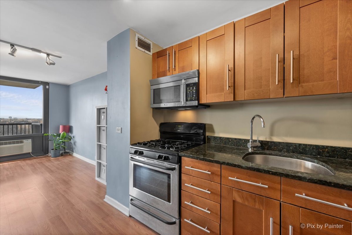 3001 S Michigan Avenue Unit: 1006