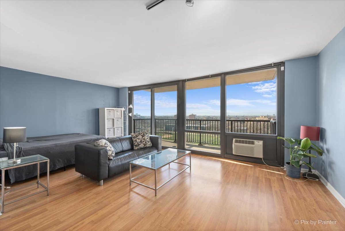 3001 S Michigan Avenue Unit: 1006