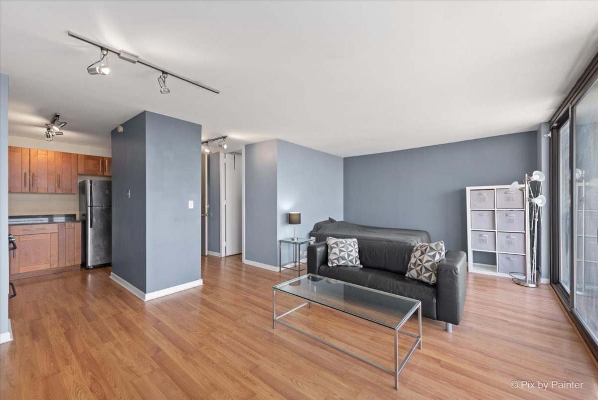 3001 S Michigan Avenue Unit: 1006