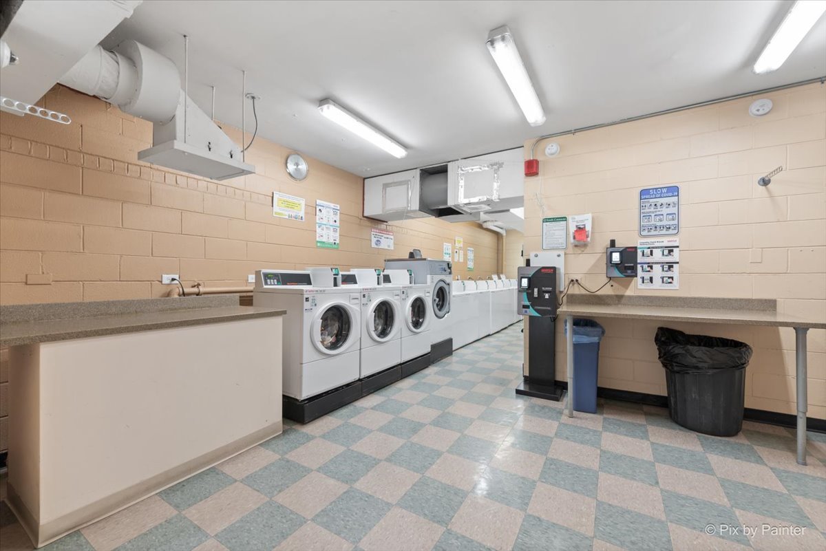 3001 S Michigan Avenue Unit: 1006