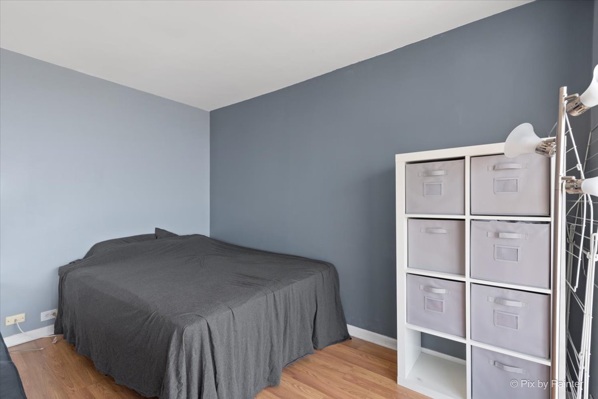 3001 S Michigan Avenue Unit: 1006