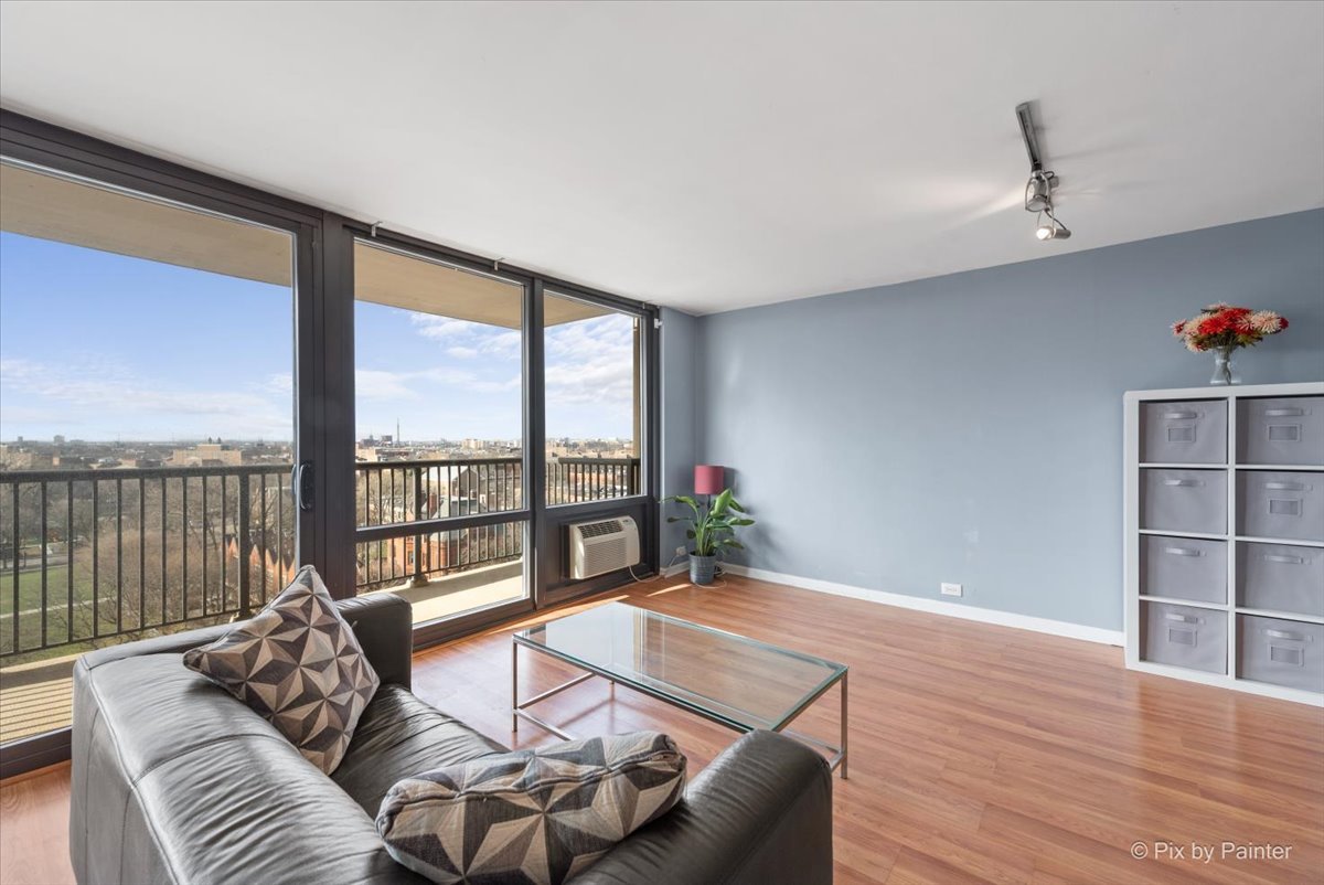 3001 S Michigan Avenue Unit: 1006