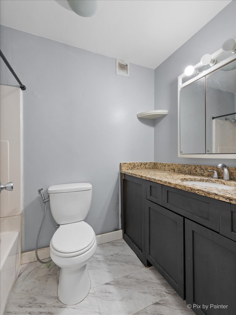 3001 S Michigan Avenue Unit: 1006