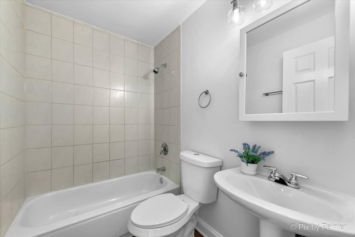4912 N Kedzie Avenue Unit: 2E