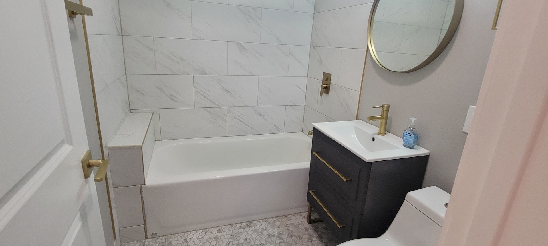 3209 N Wilton Avenue Unit: 2