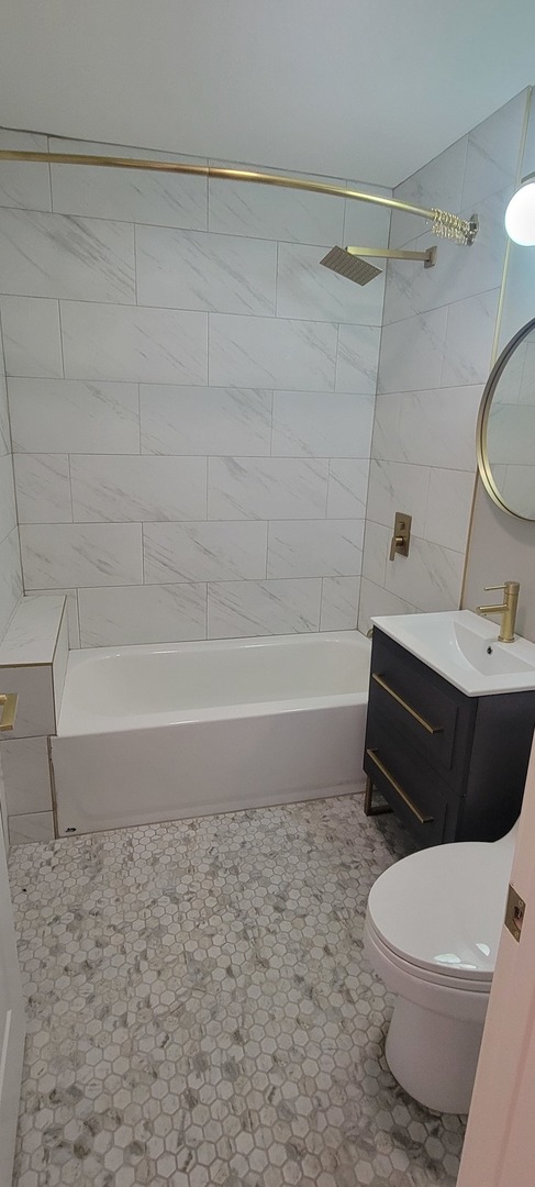 3209 N Wilton Avenue Unit: 2
