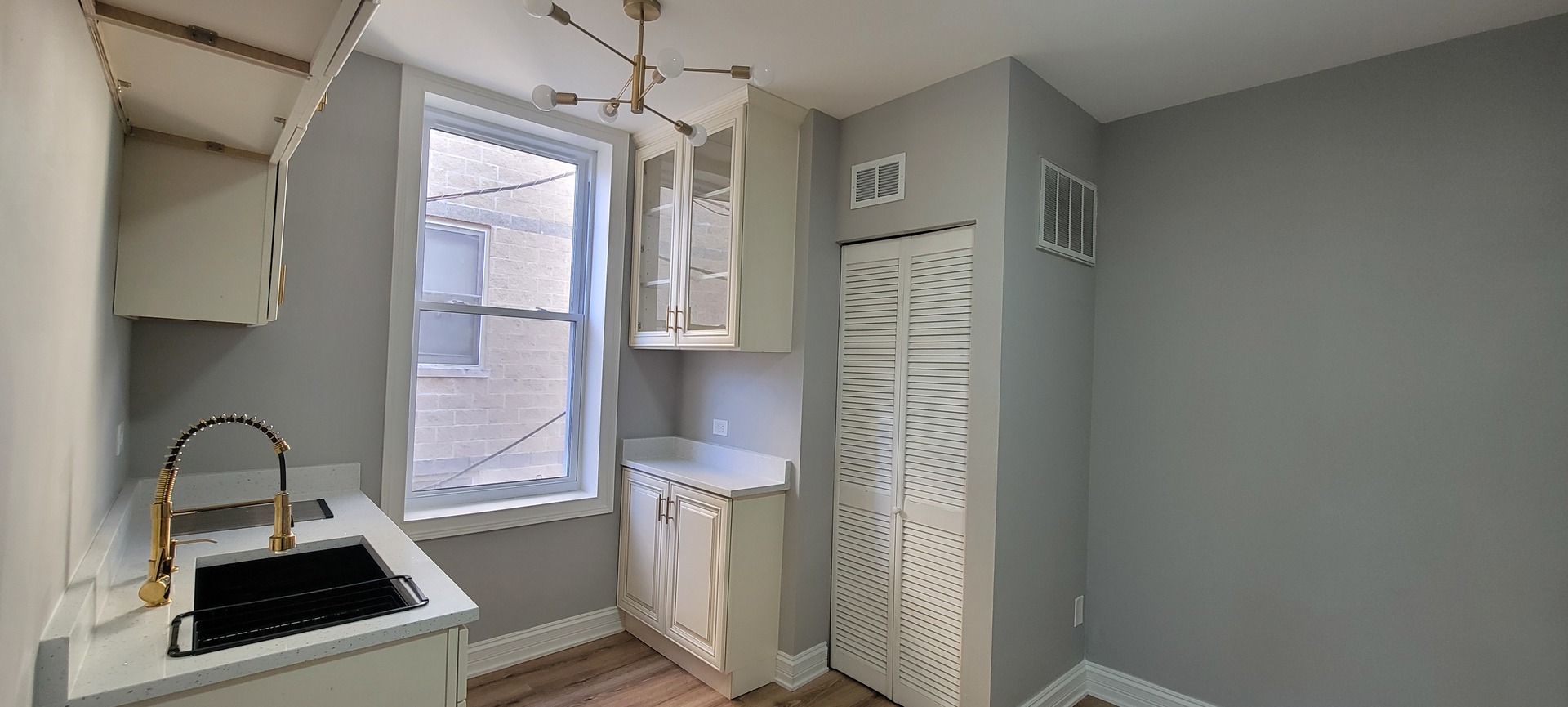 3209 N Wilton Avenue Unit: 2