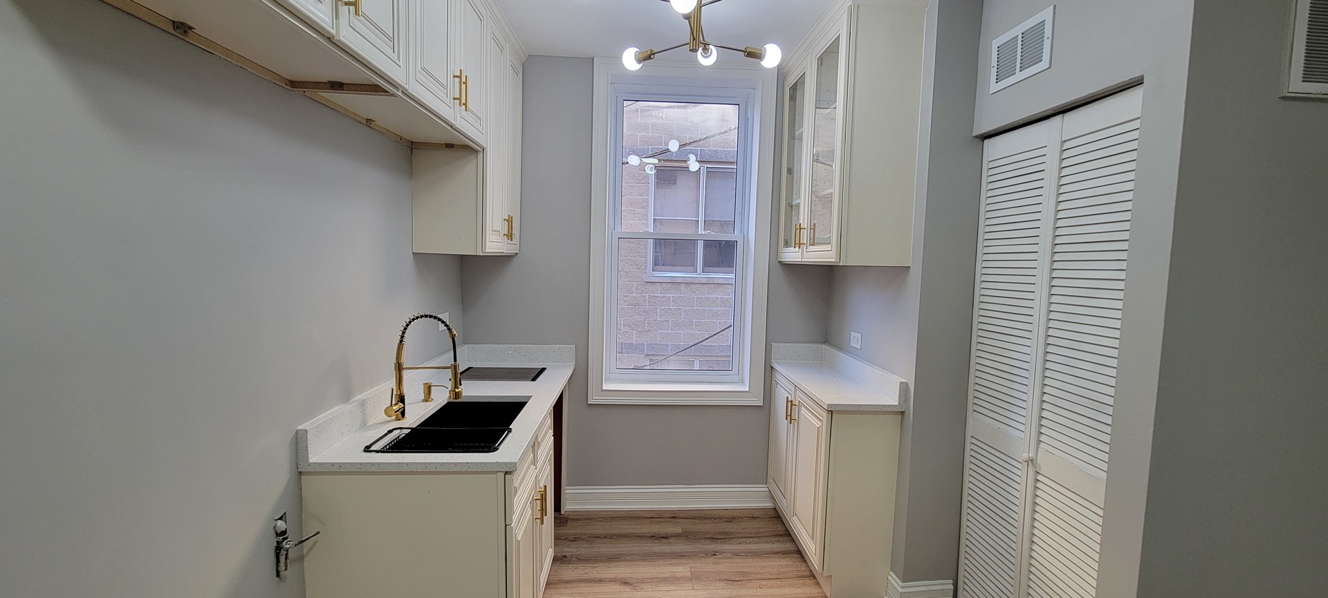 3209 N Wilton Avenue Unit: 2