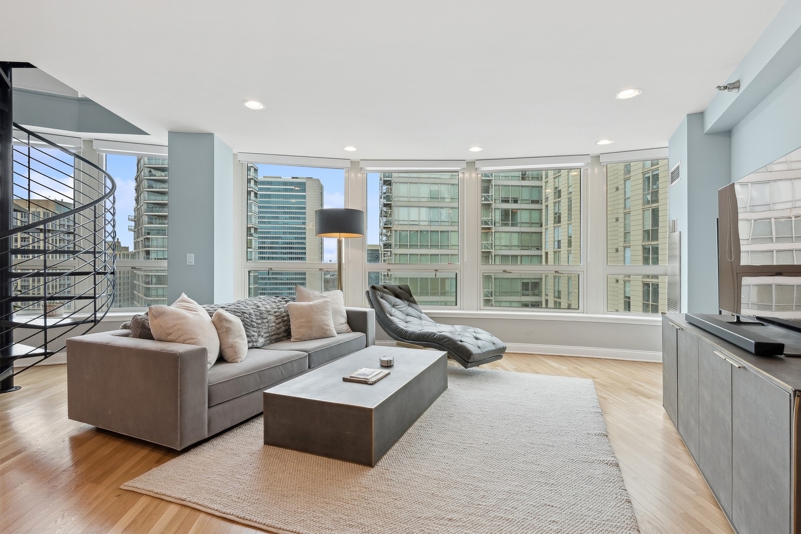 600 N KINGSBURY Street Unit: 1905