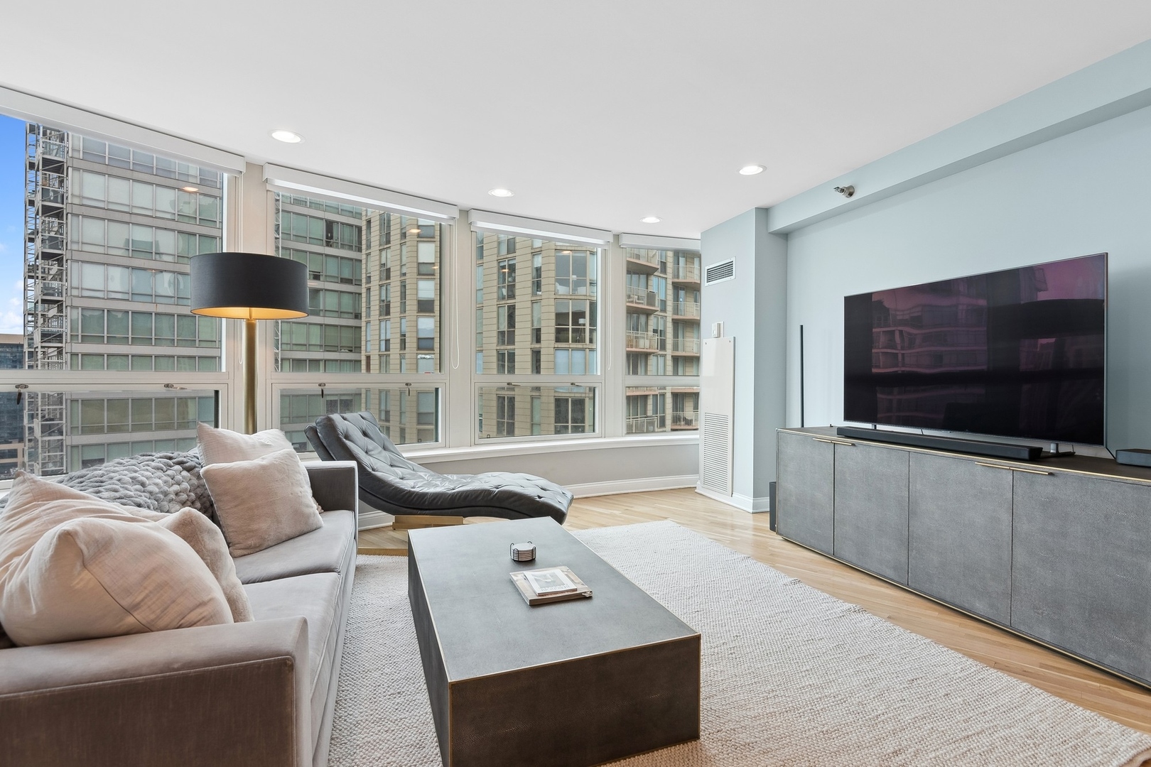 600 N KINGSBURY Street Unit: 1905