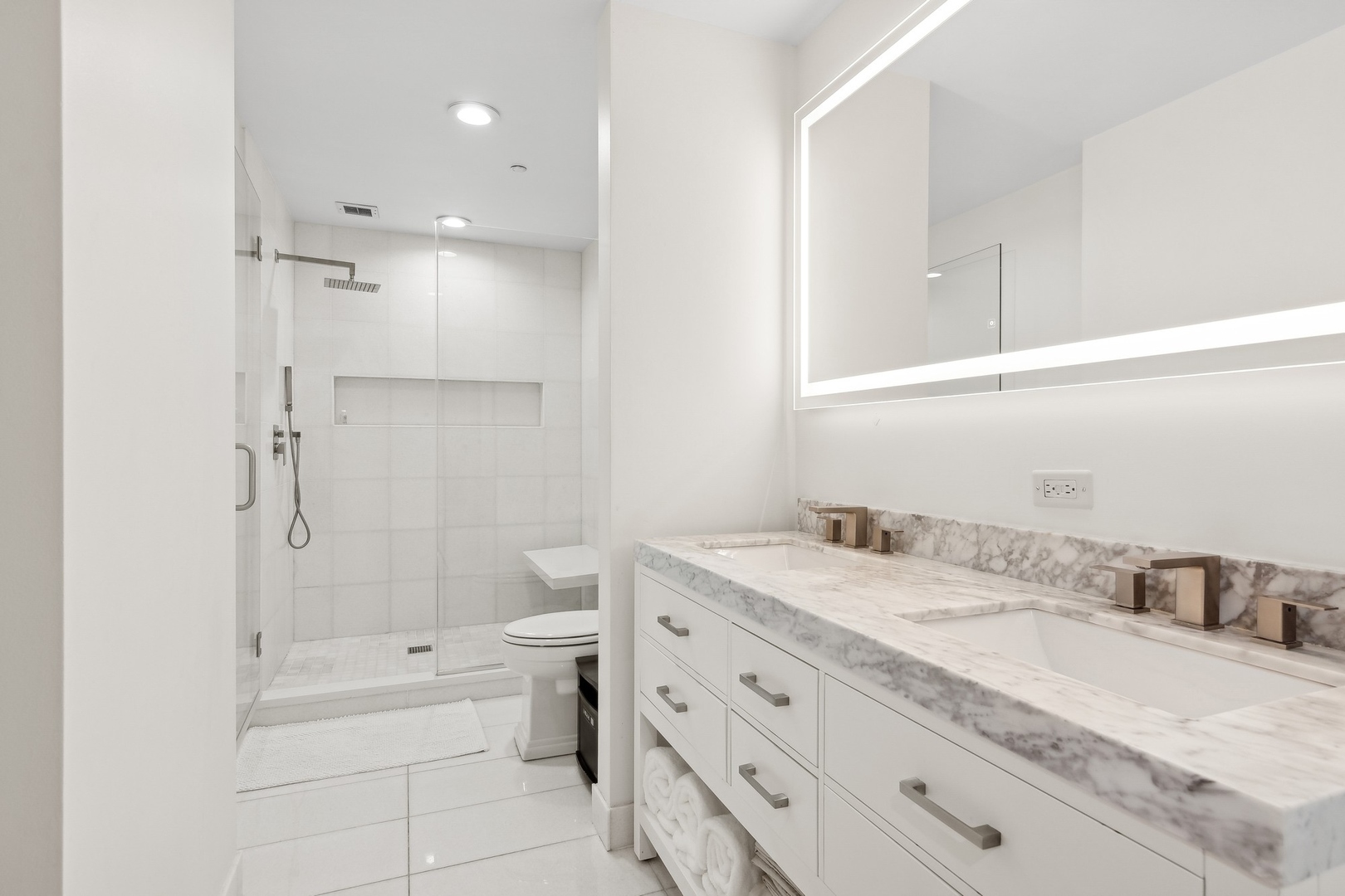 600 N KINGSBURY Street Unit: 1905