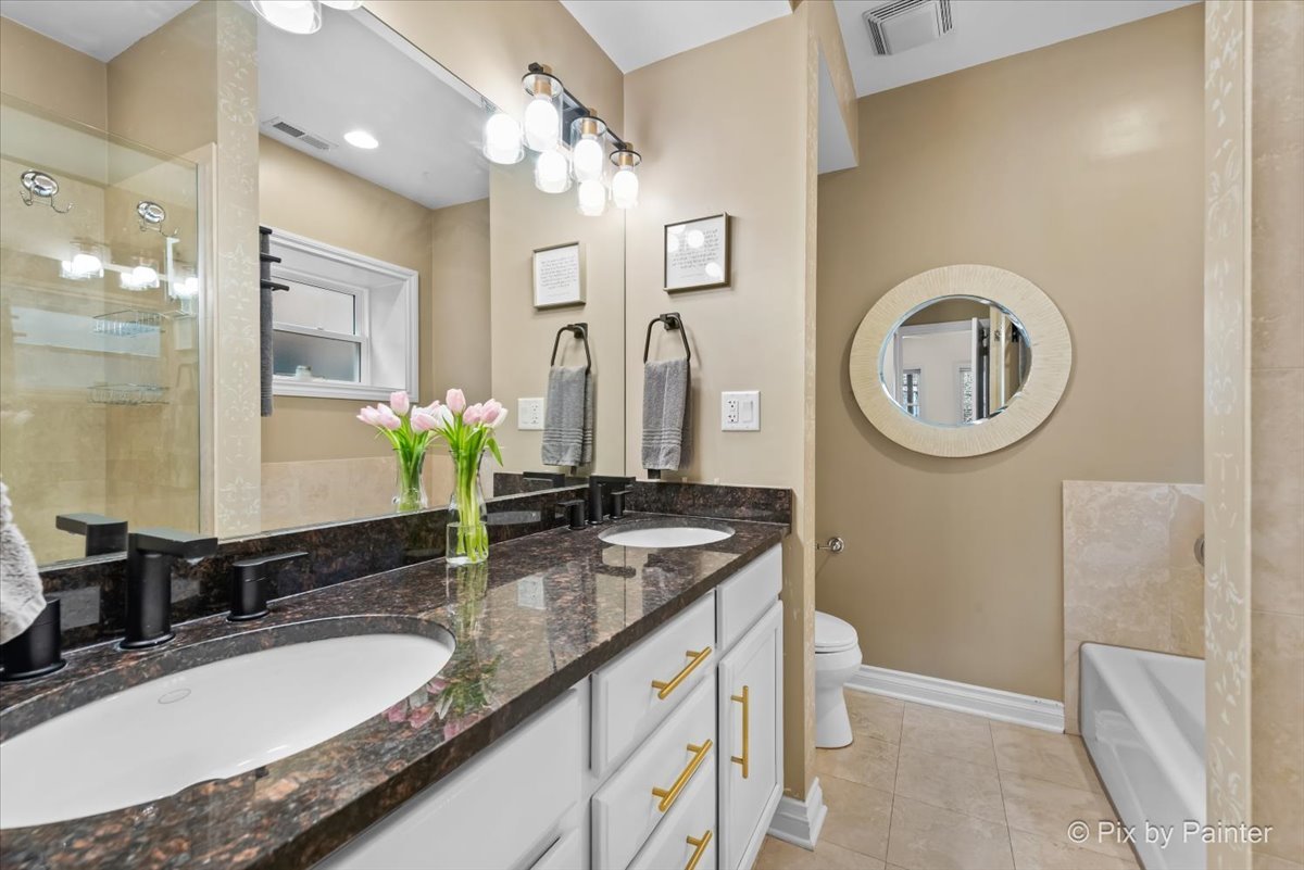 1463 W Winnemac Avenue Unit: 2E