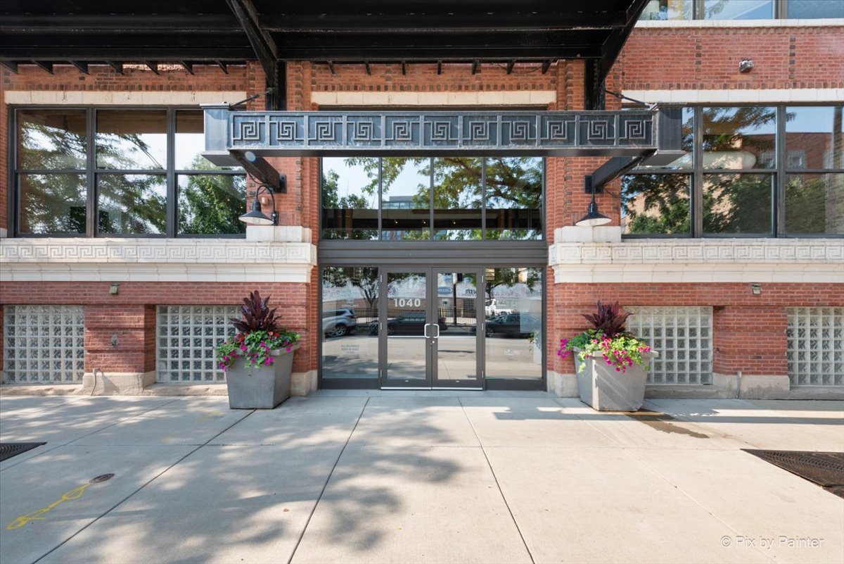 1040 W Adams Street Unit: 104