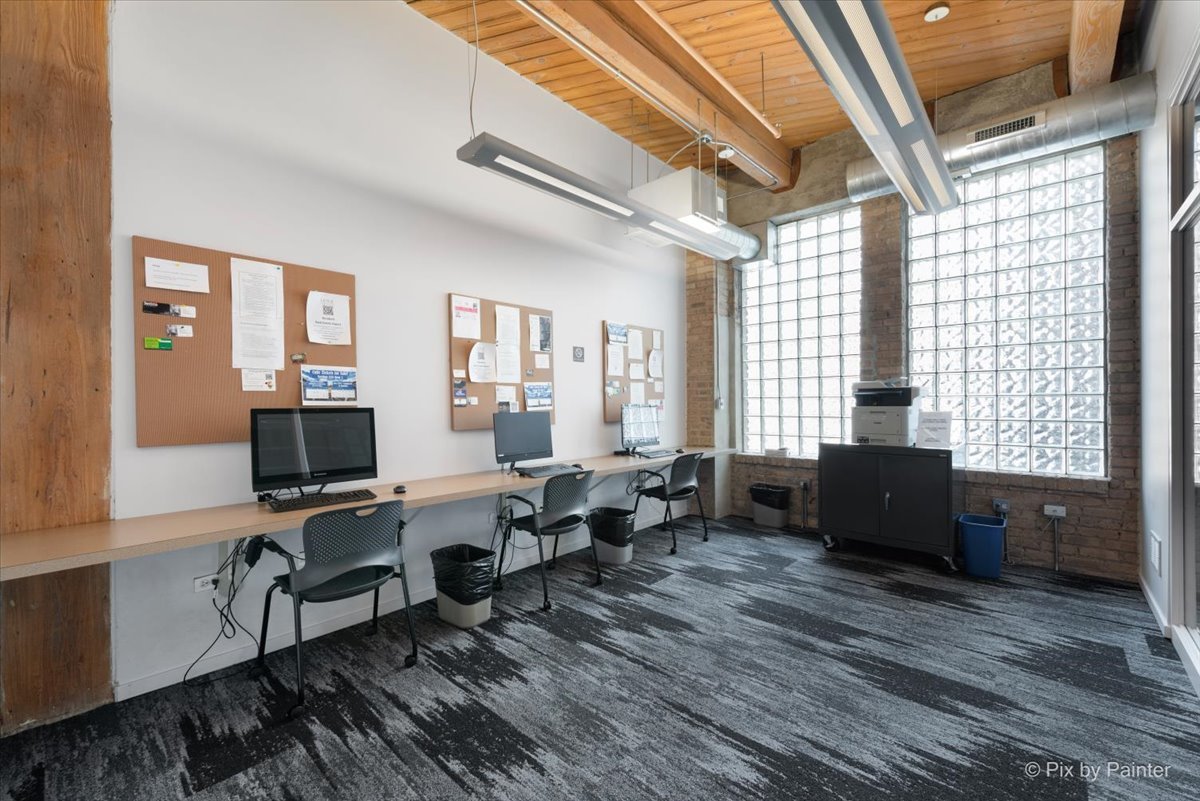 1040 W Adams Street Unit: 104