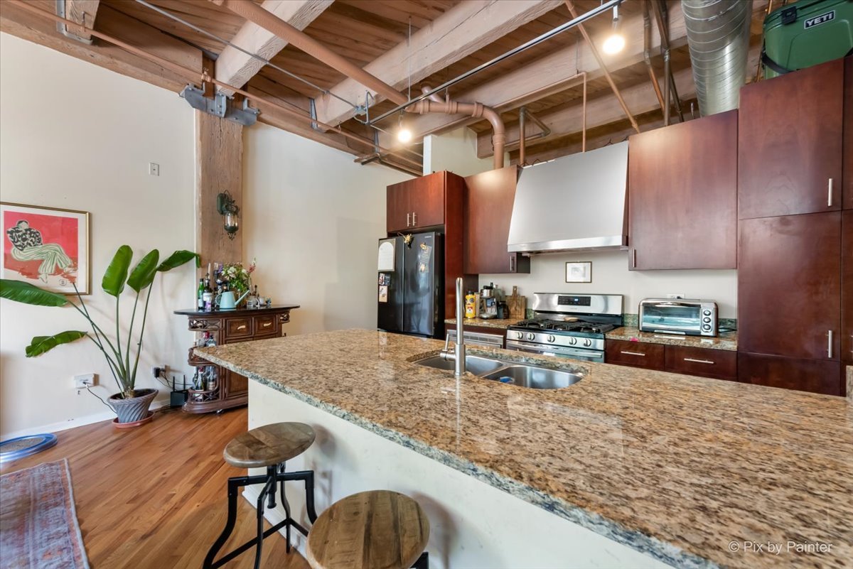 1040 W Adams Street Unit: 104