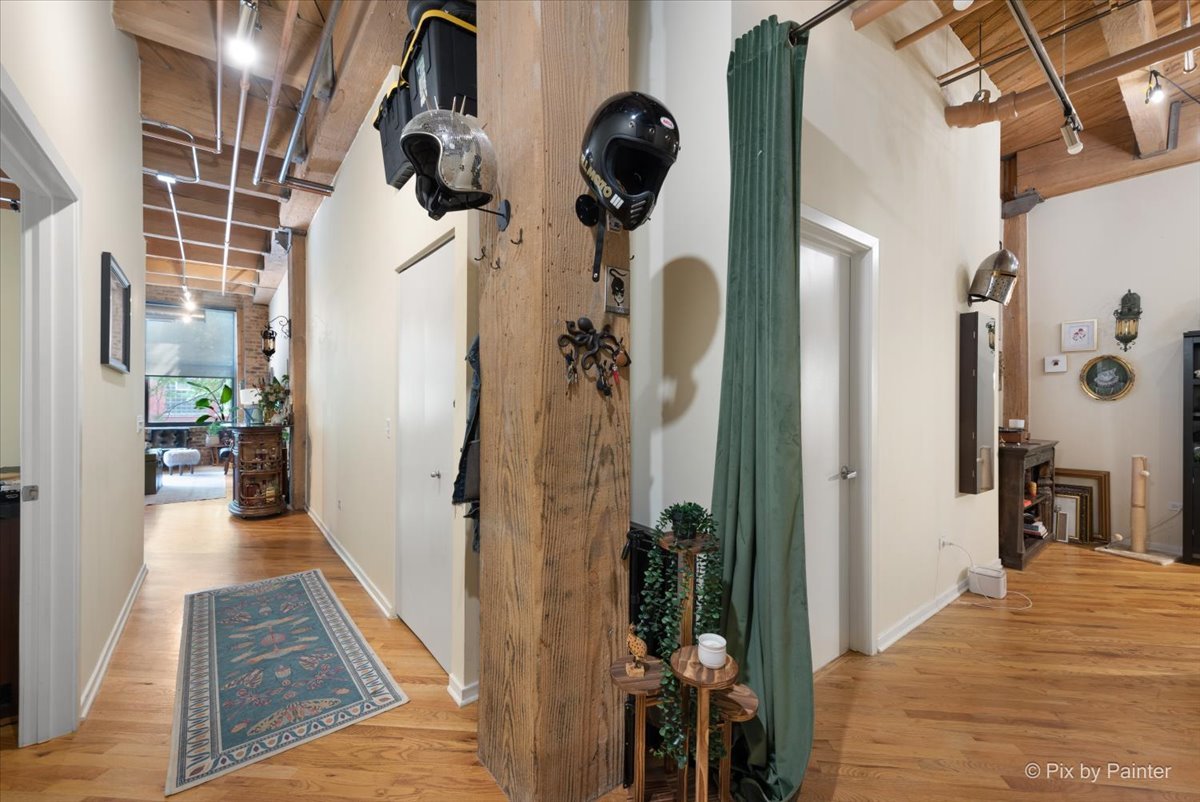 1040 W Adams Street Unit: 104