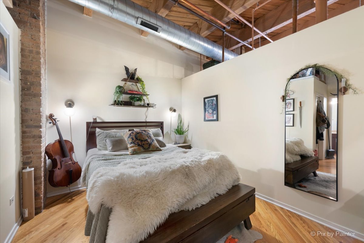 1040 W Adams Street Unit: 104