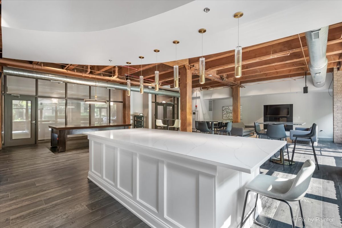 1040 W Adams Street Unit: 104