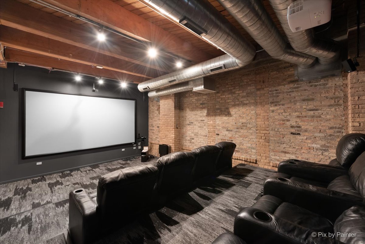 1040 W Adams Street Unit: 104