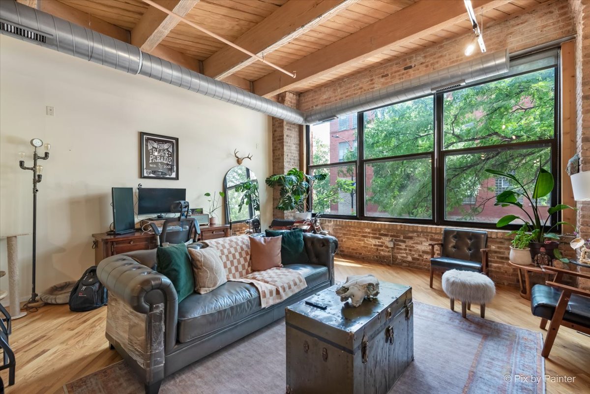 1040 W Adams Street Unit: 104