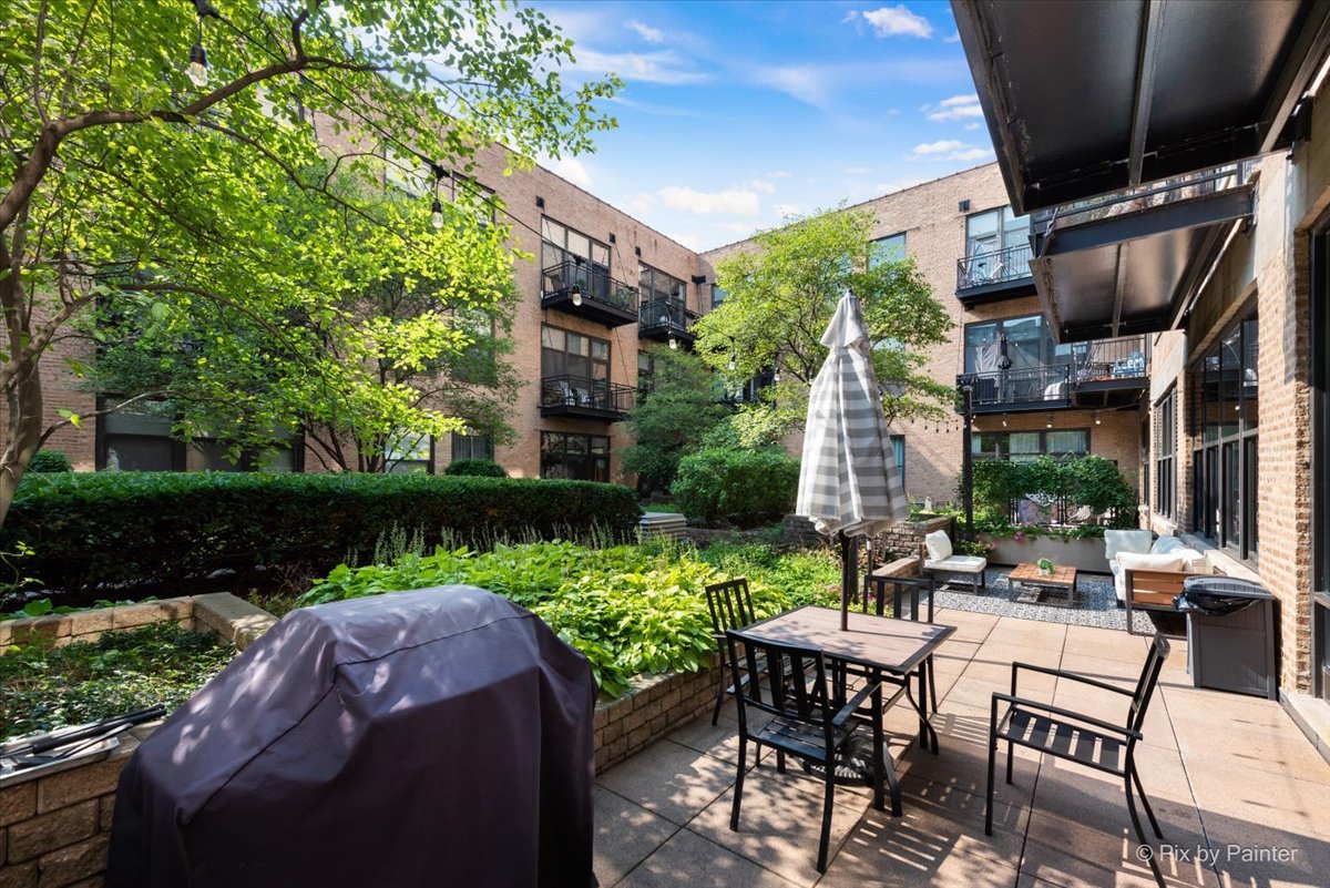 1040 W Adams Street Unit: 104