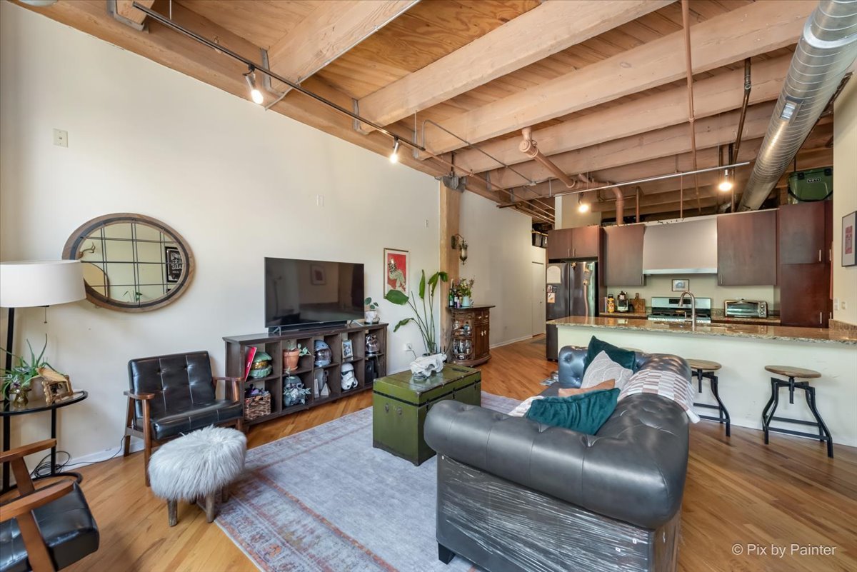 1040 W Adams Street Unit: 104